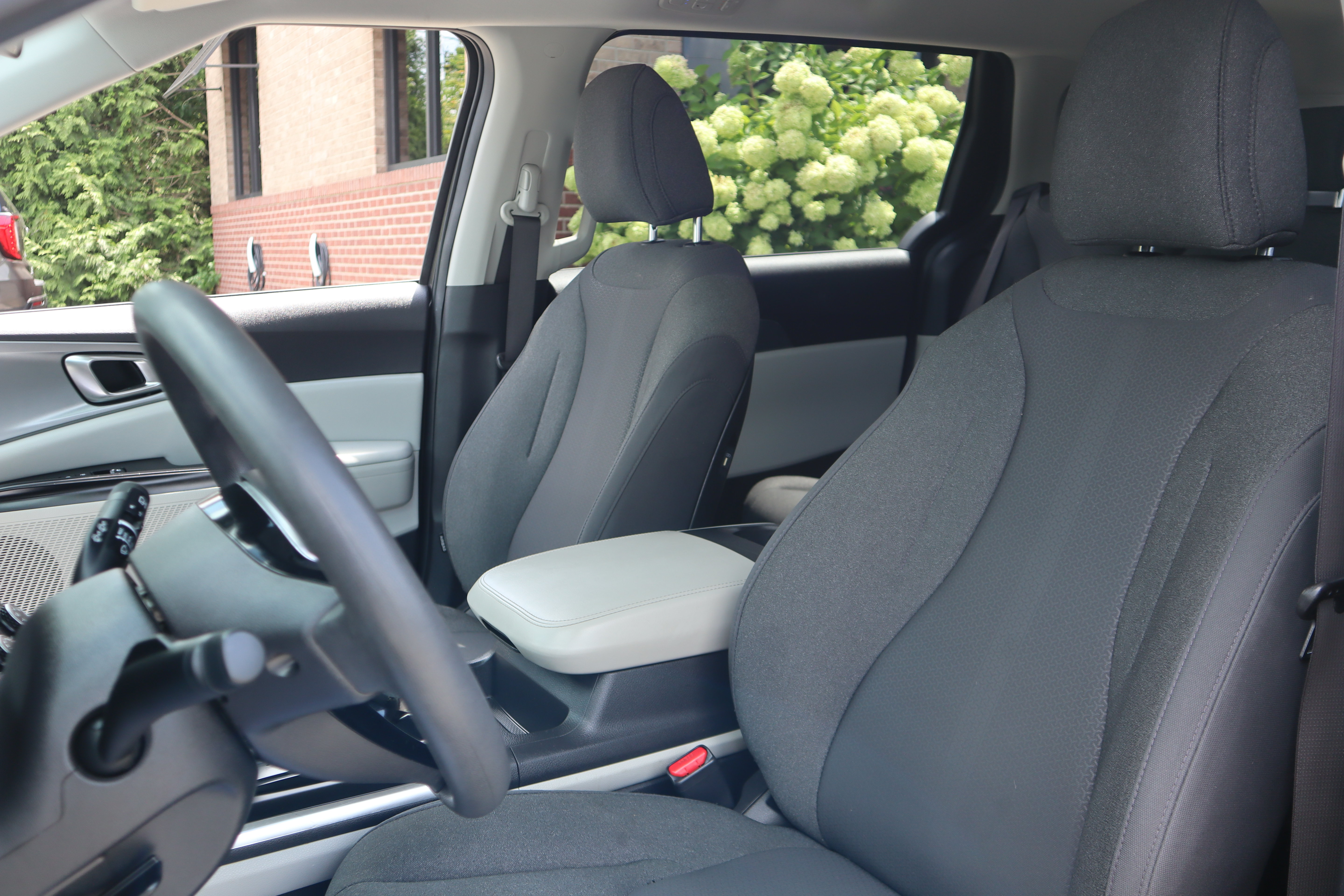 Used 2023 Kia Carnival LX FWD image 21