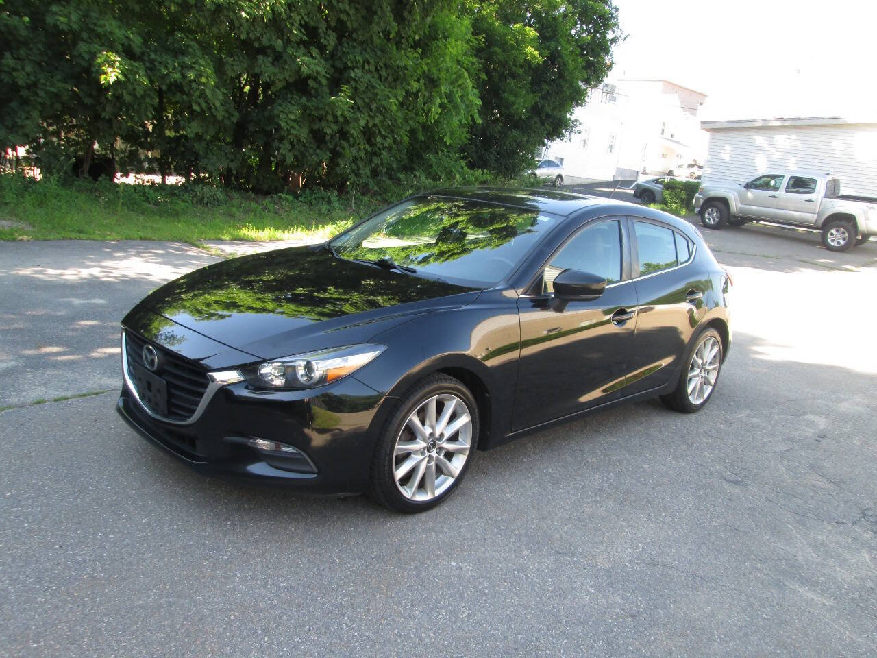 Used 2017 MAZDA MAZDA3 Touring FWD image 2