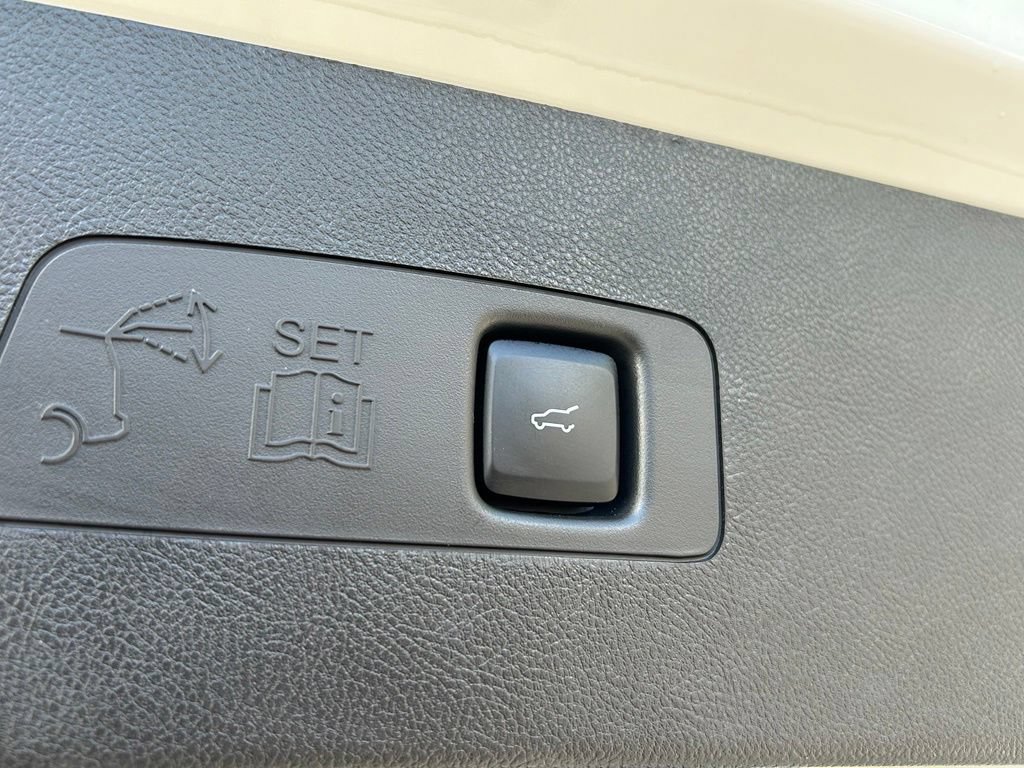 Used 2023 Lincoln Corsair FWD image 35