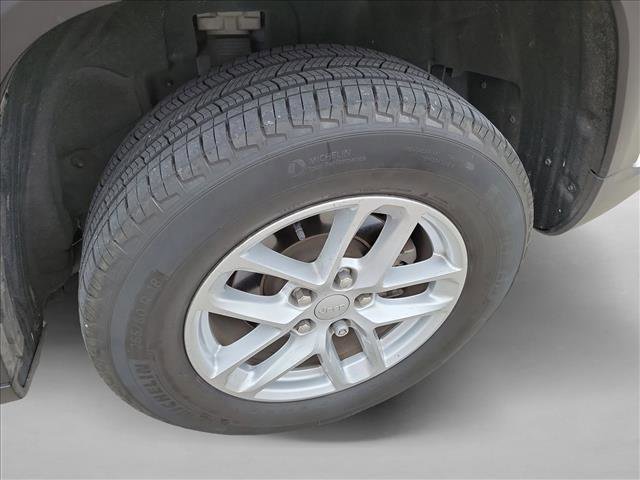Used 2024 Jeep Grand Cherokee Laredo X w/ Luxury Tech Group I AWD/4WD image 9