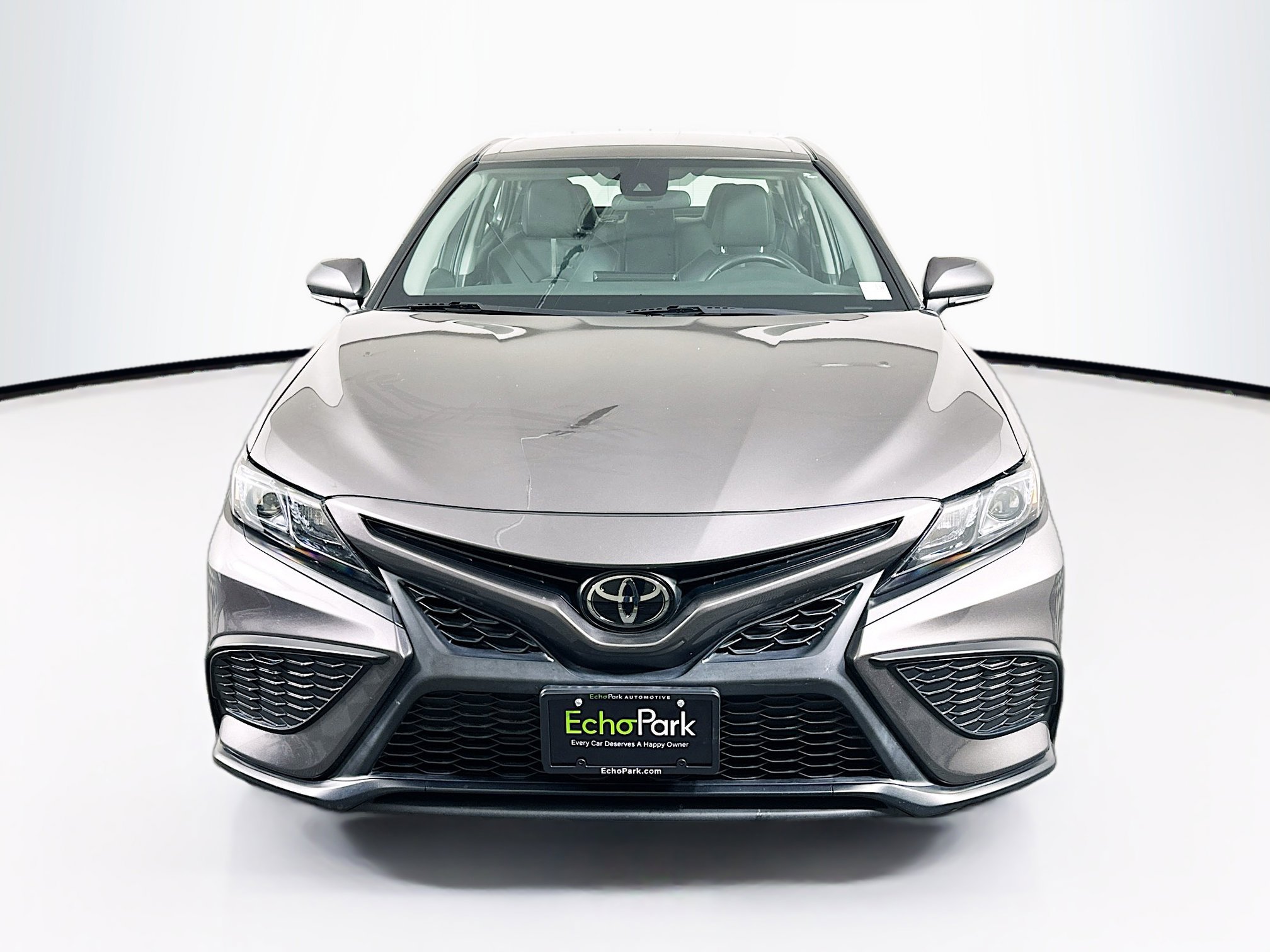 Used 2023 Toyota Camry SE image 2