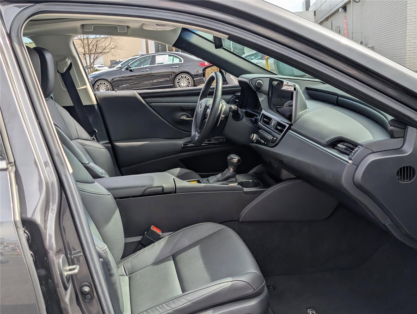 Used 2025 Lexus ES 350 w/ Premium Package image 11