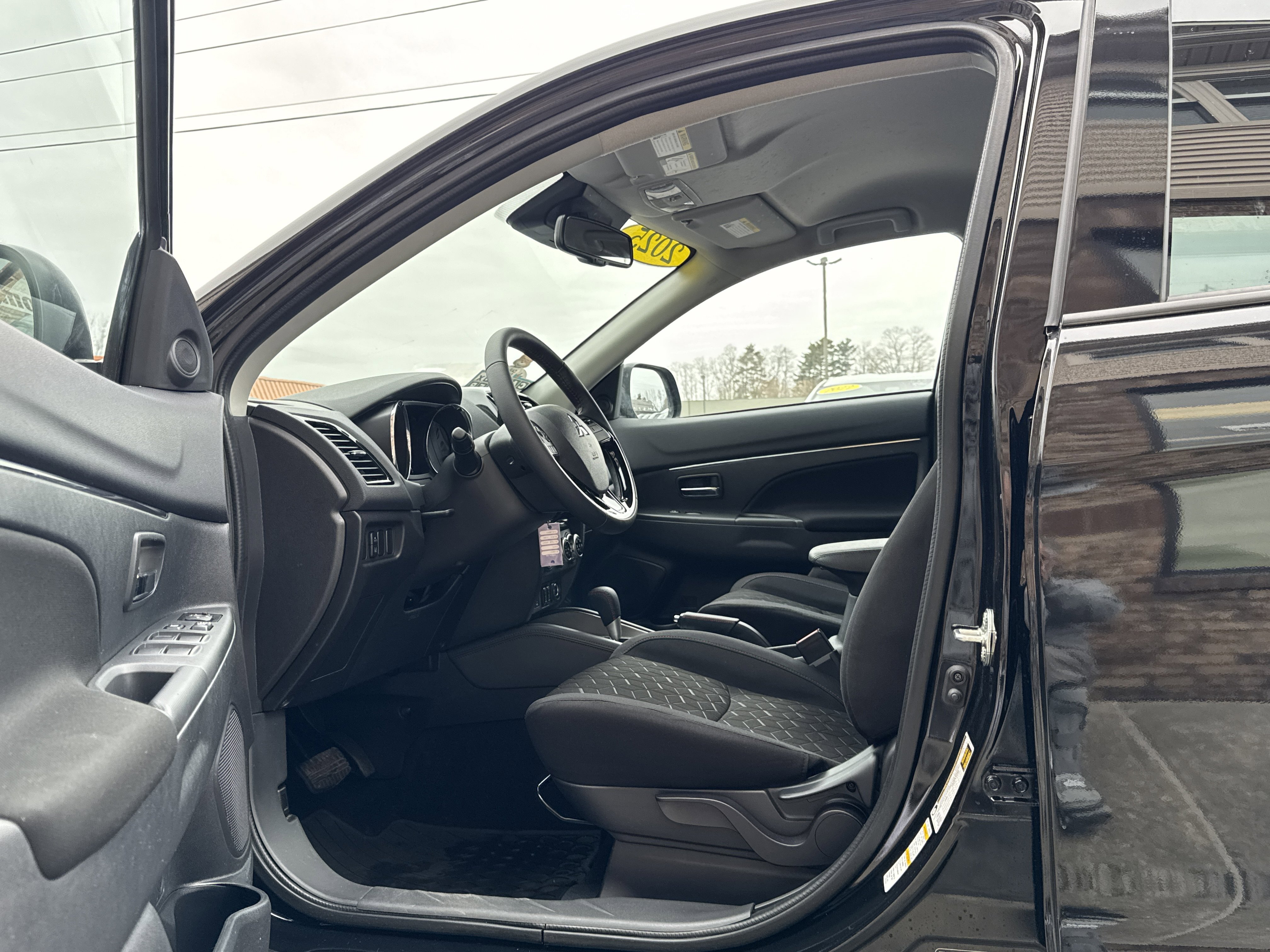 Used 2025 Mitsubishi Outlander Sport LE image 9