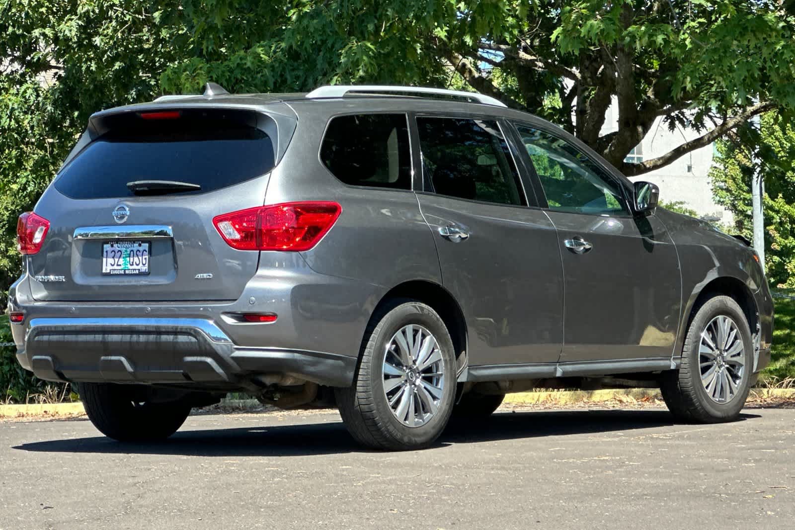 Used 2020 Nissan Pathfinder S AWD/4WD image 2
