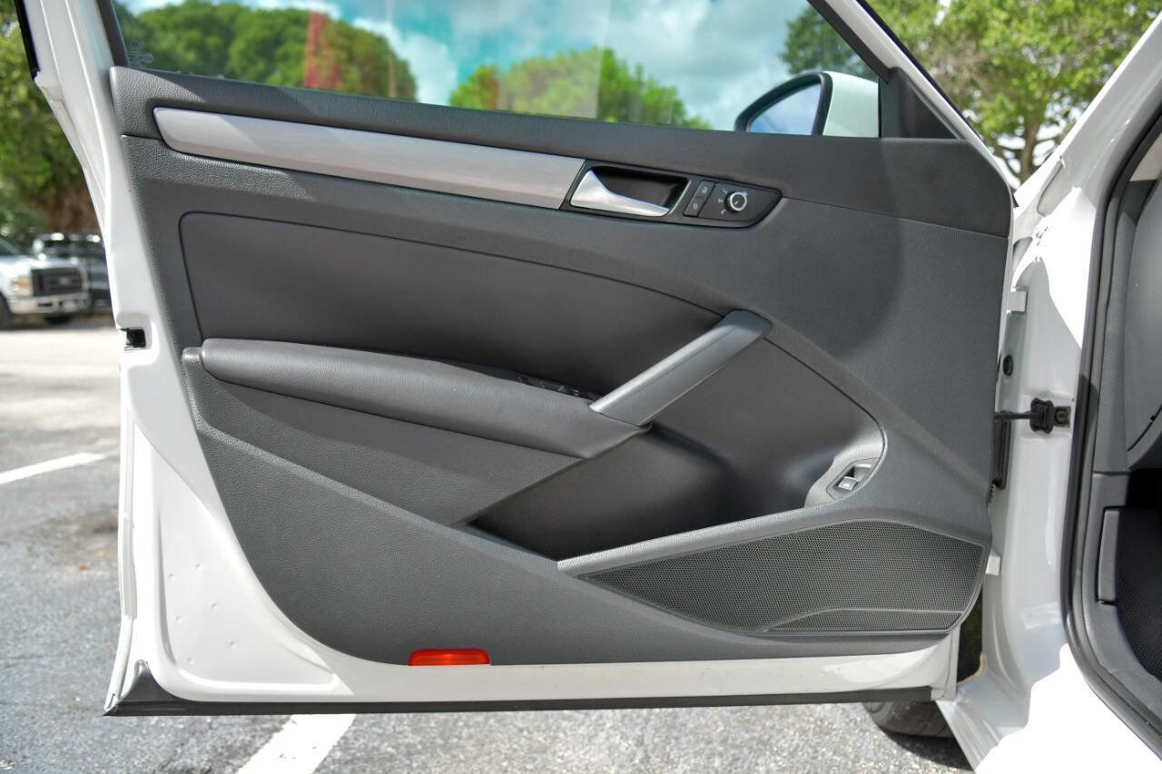 Used 2014 Volkswagen Passat 1.8T SE image 15