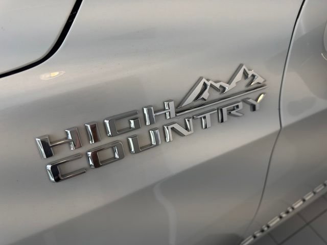 Used 2023 Chevrolet Suburban High Country w/ Premium Package 2 AWD/4WD image 39