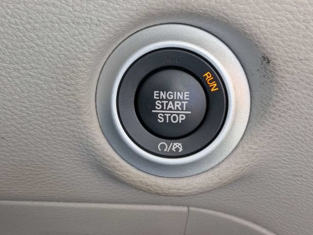 Used 2023 Chrysler Pacifica Limited FWD image 33