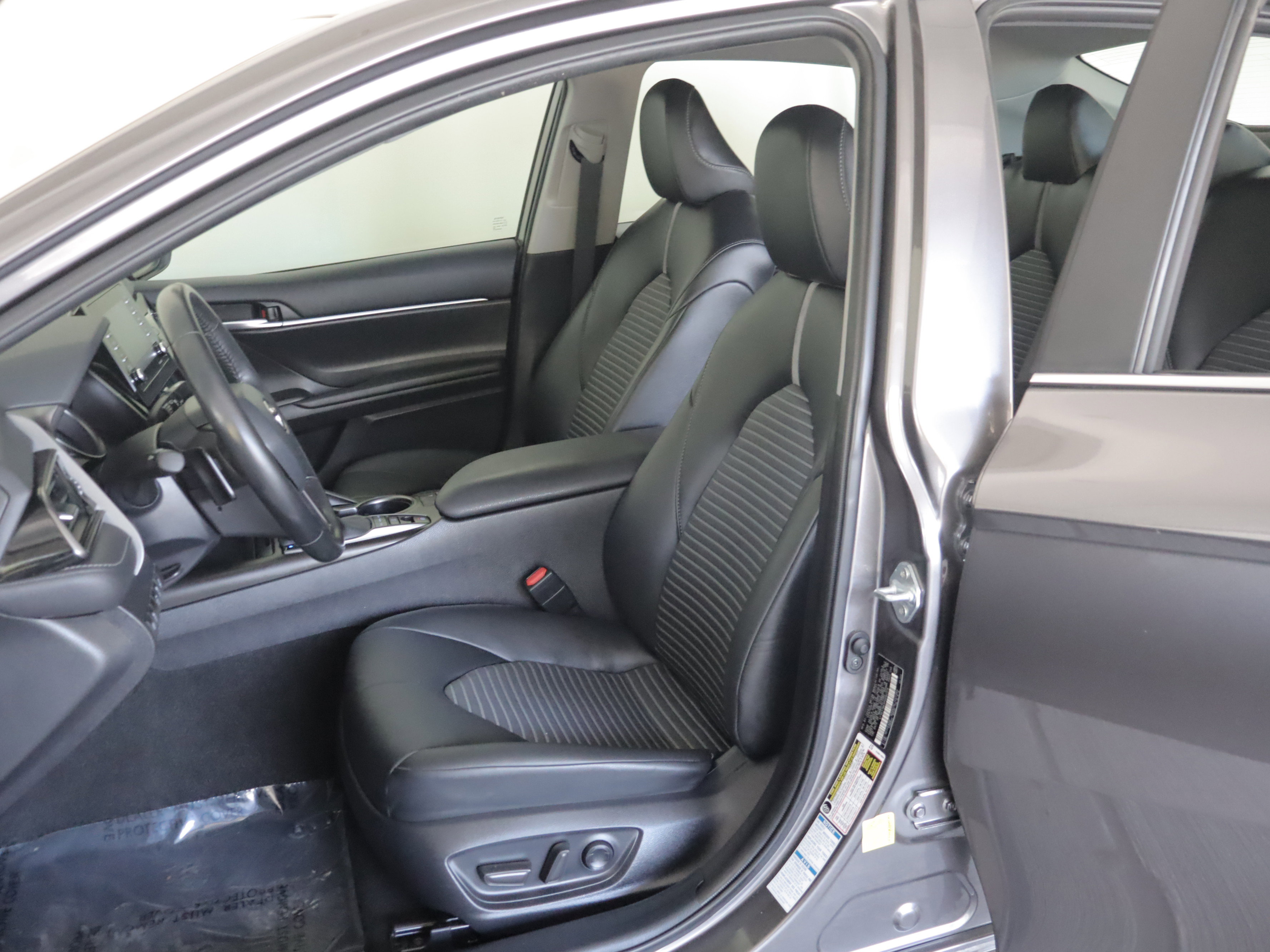 Used 2023 Toyota Camry SE w/ Cold Weather Package AWD/4WD image 7