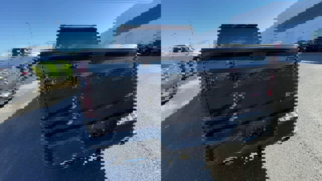 Used 2022 Chevrolet Silverado 1500 RST image 2