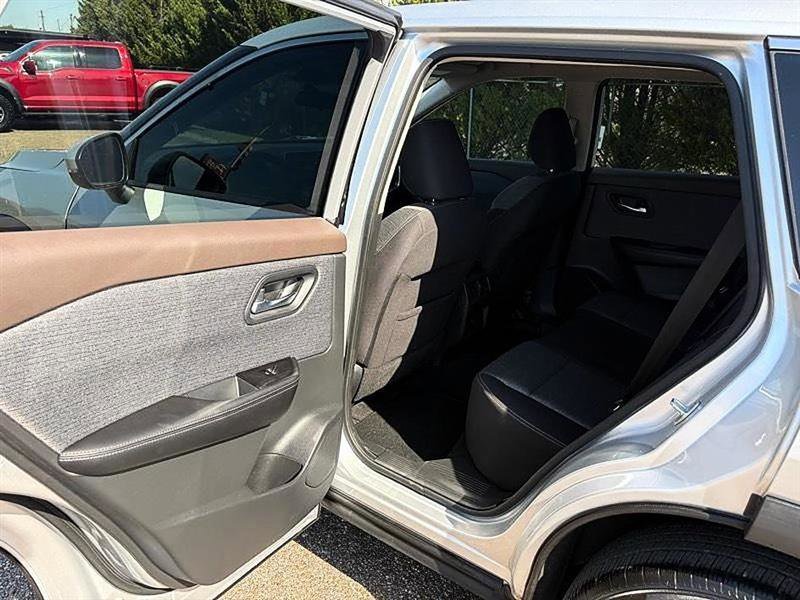 Used 2022 Nissan Rogue SV FWD image 45