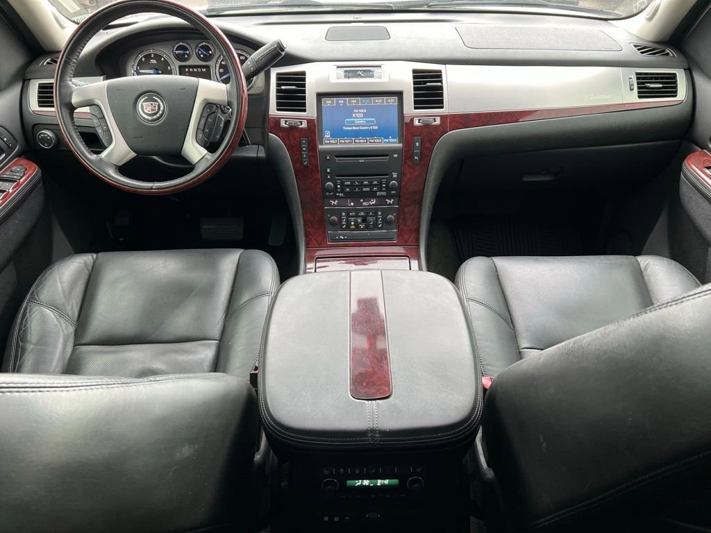 Used 2010 Cadillac Escalade Luxury image 25