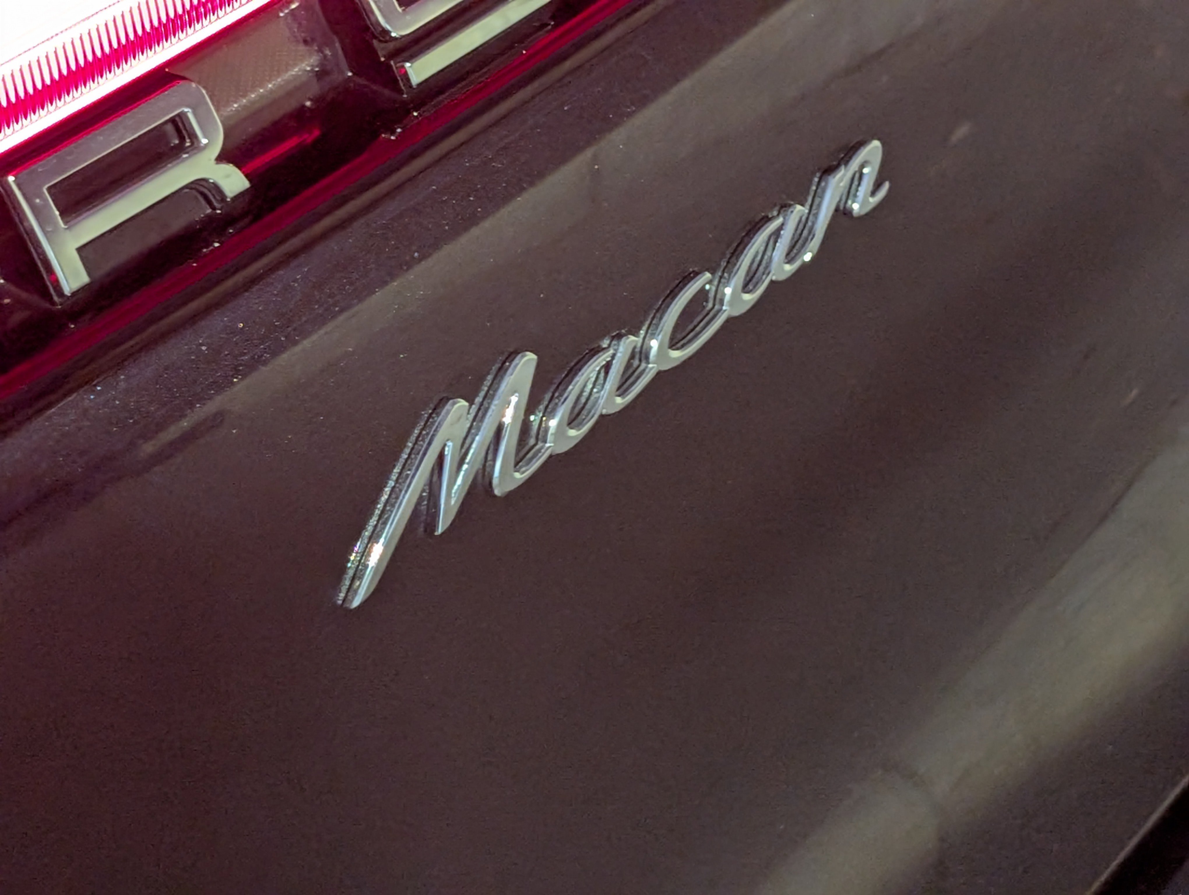 Certified 2025 Porsche Macan image 10