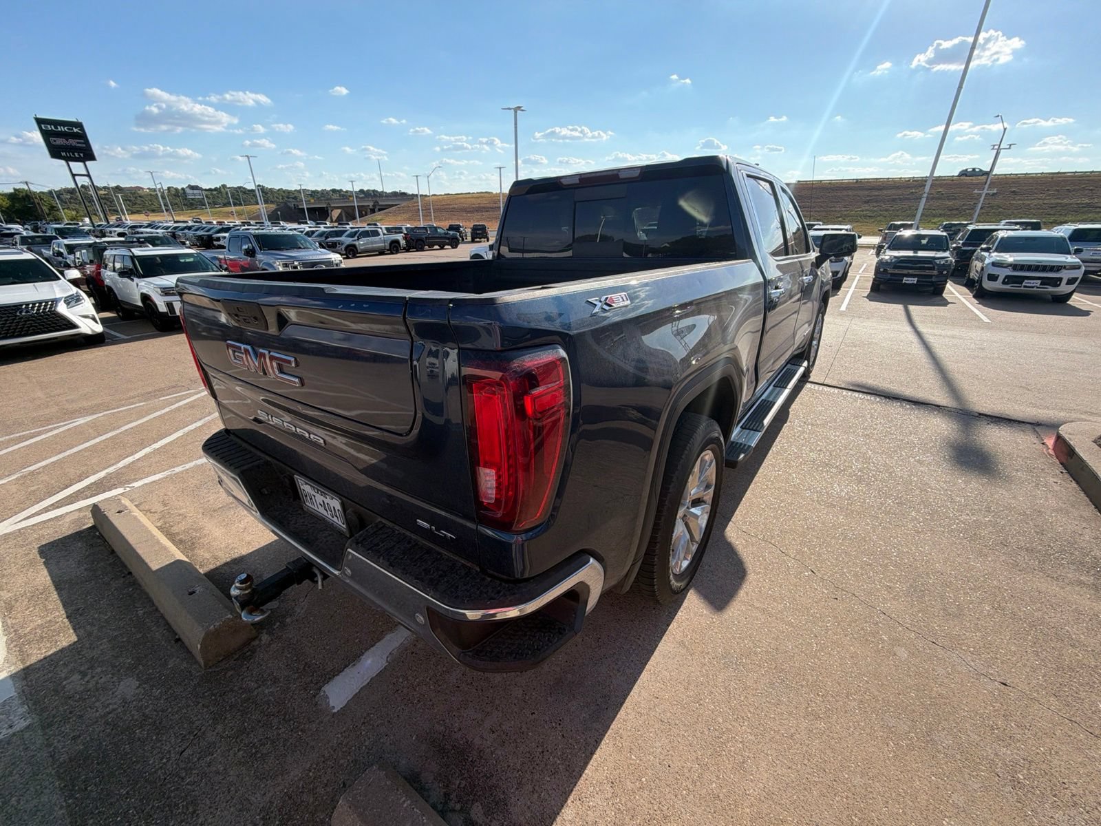 Used 2022 GMC Sierra 1500 SLT AWD/4WD image 9