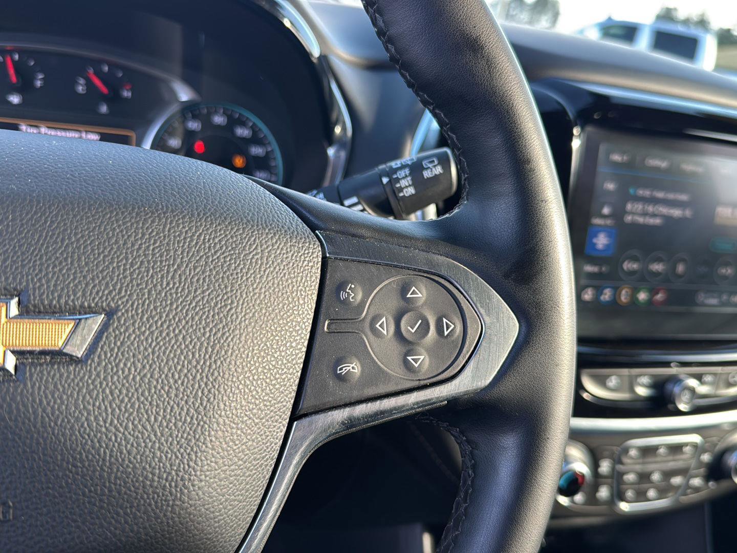 Used 2023 Chevrolet Traverse LT image 19