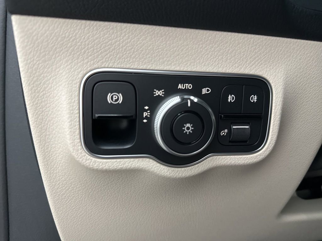 New 2026 Mercedes-Benz GLB 250 image 18