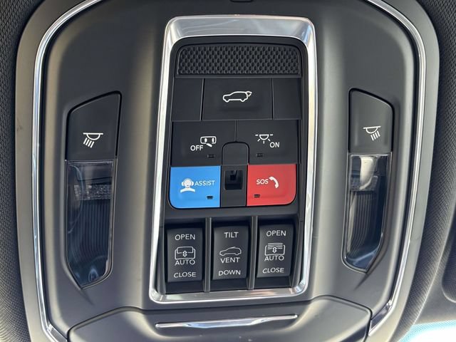 Used 2024 Jeep Grand Cherokee Limited w/ Black Appearance Package AWD/4WD image 19