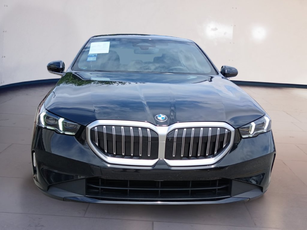 Used 2026 BMW 530i xDrive AWD/4WD image 2