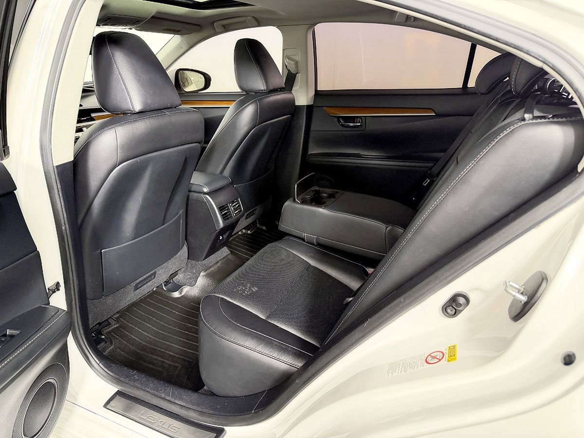 Used 2014 Lexus ES 300h w/ Luxury Package w/Bamboo Trim FWD image 32