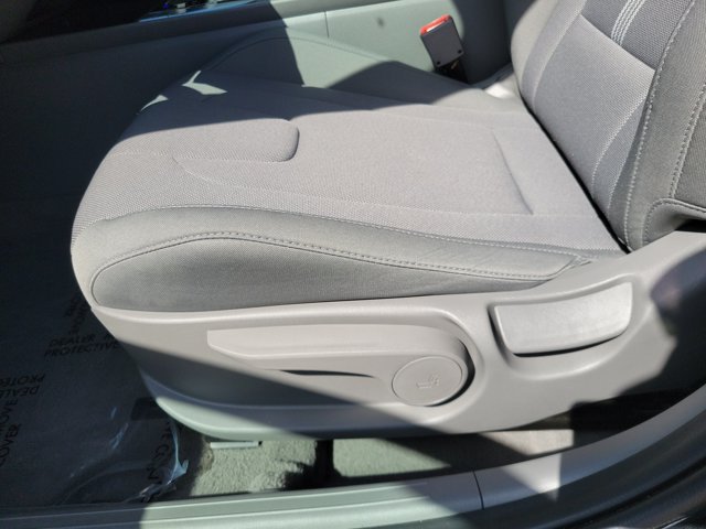 Certified 2026 Hyundai Elantra SE w/ Cargo Package FWD image 14