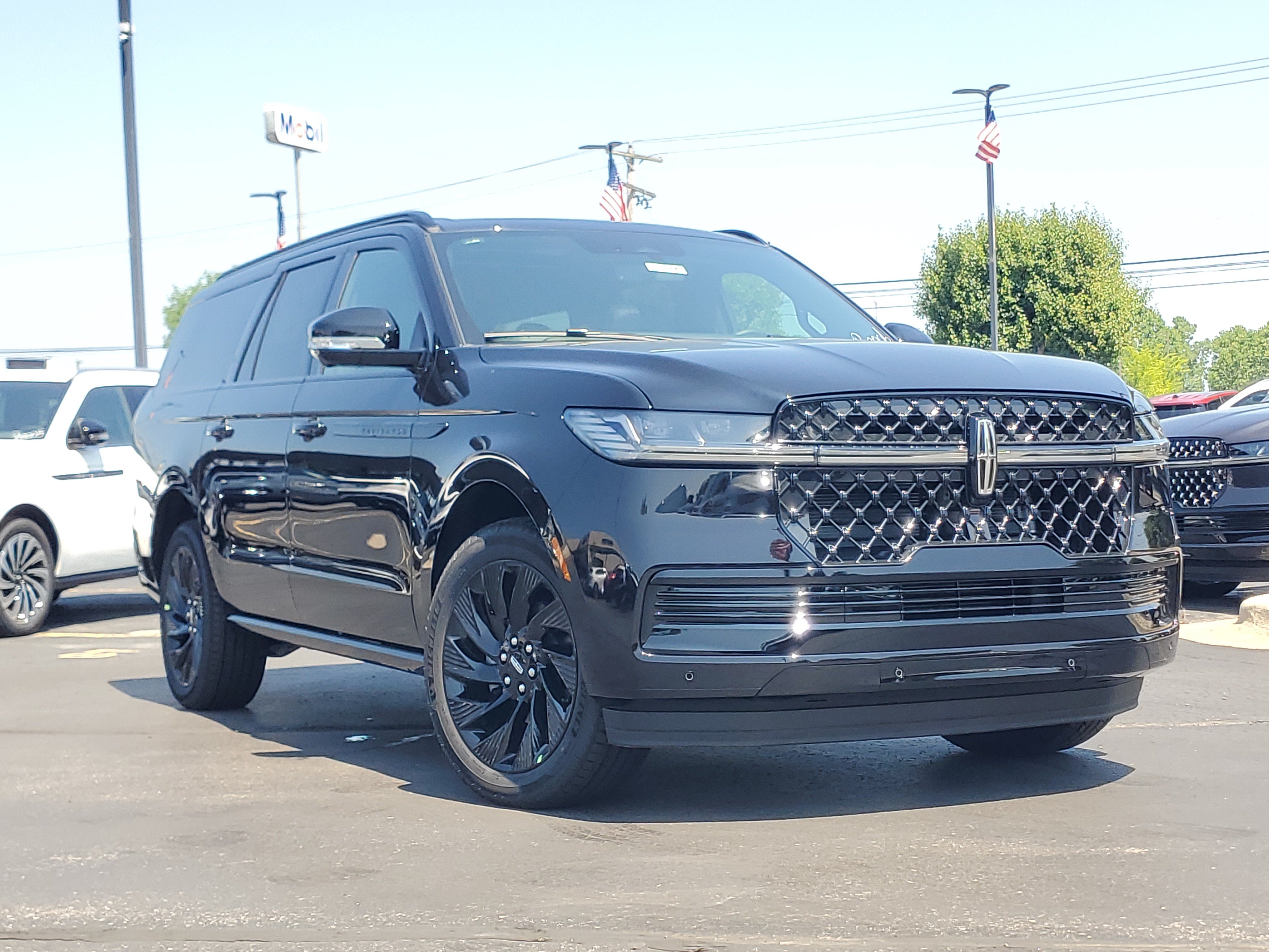 New 2027 Lincoln Navigator L Reserve w/ Jet Appearance Package AWD/4WD image 1