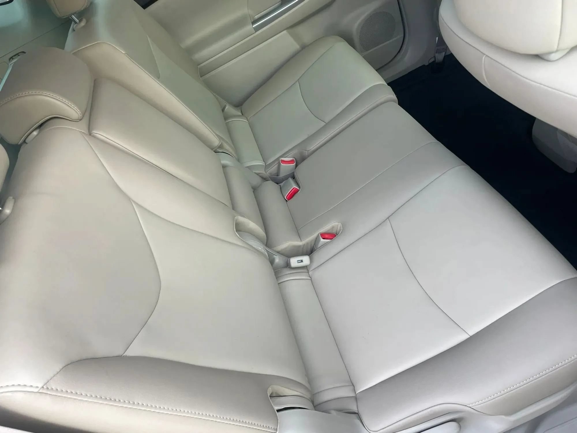 Used 2016 Toyota Prius V Five FWD image 18