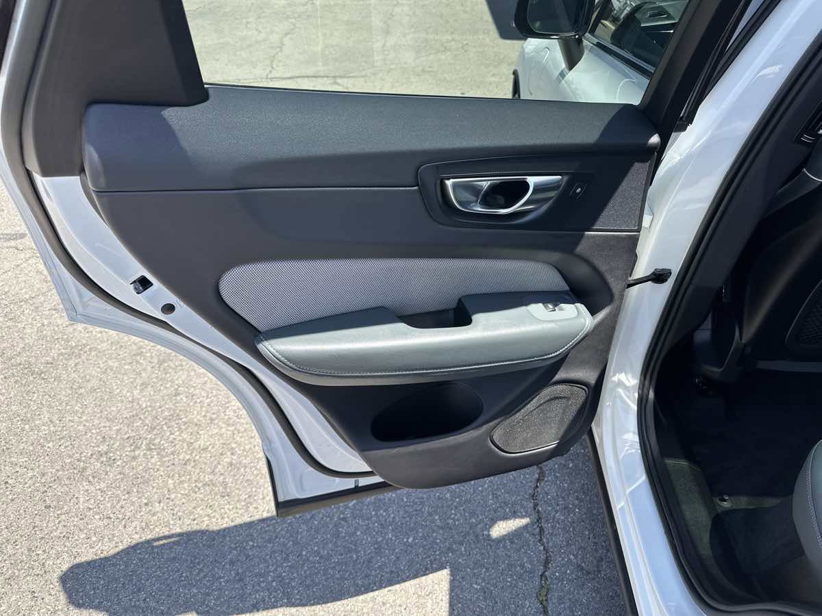 Used 2022 Volvo XC60 T8 R-Design w/ Advanced Package image 12