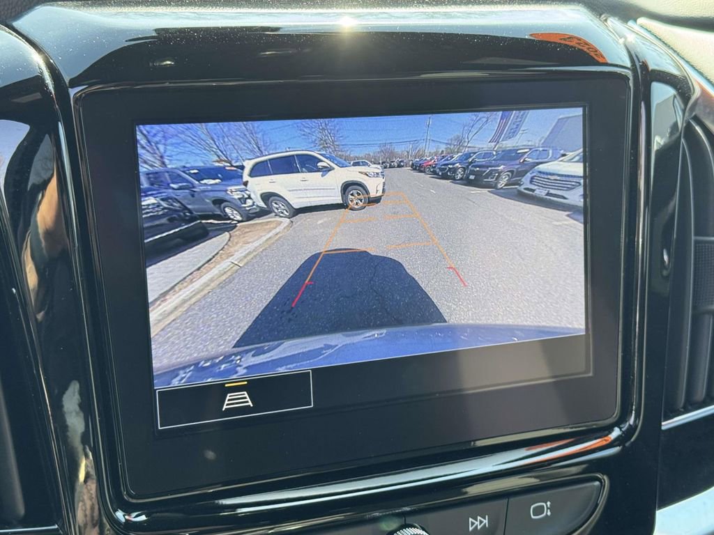 Used 2023 Chevrolet Traverse LT FWD image 23