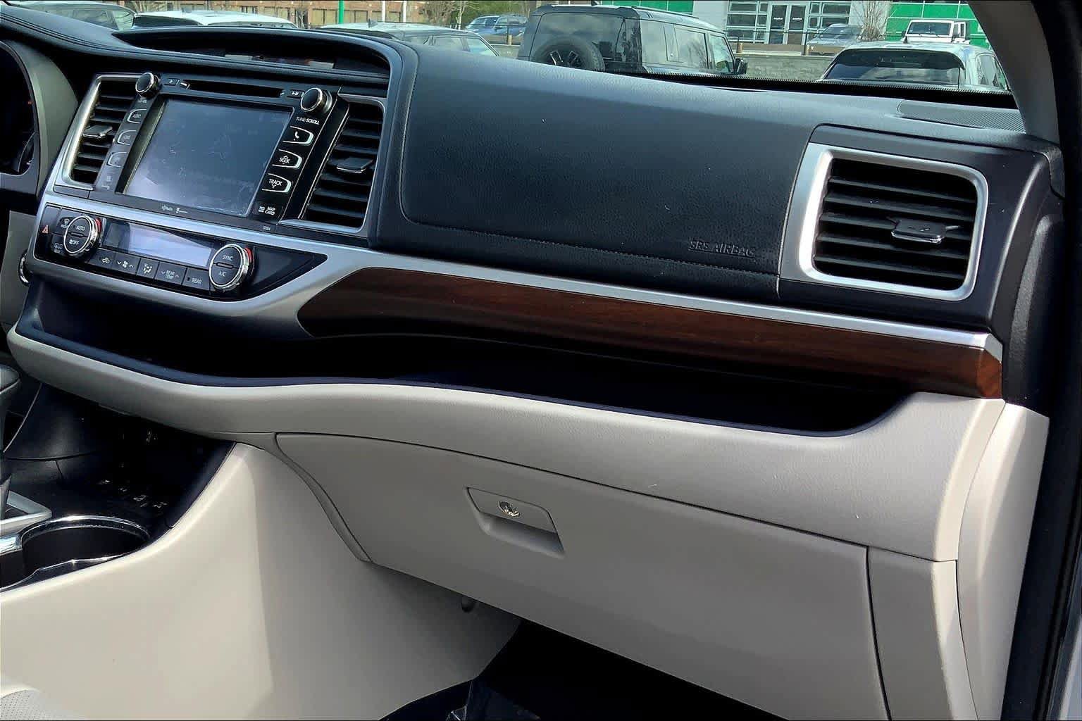 Used 2015 Toyota Highlander Limited Platinum image 15