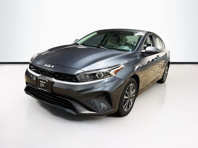 Used 2023 Kia Forte LXS w/ LXS Technology Package FWD image 3