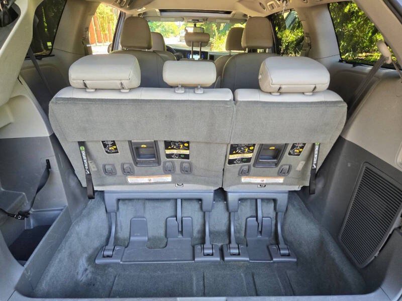 Used 2016 Toyota Sienna XLE FWD image 18
