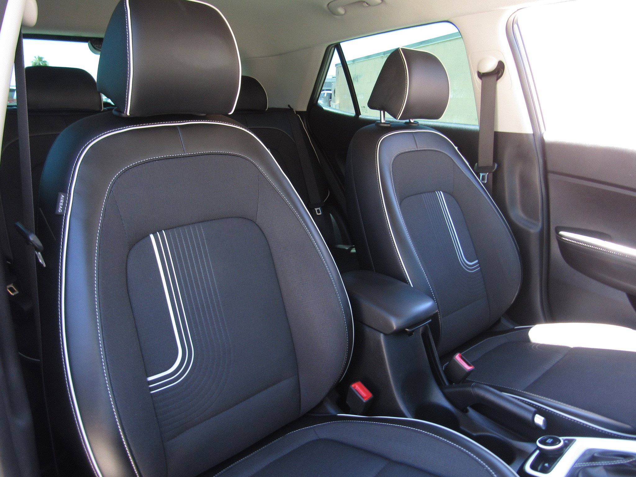 Used 2022 Hyundai Venue Limited FWD image 10
