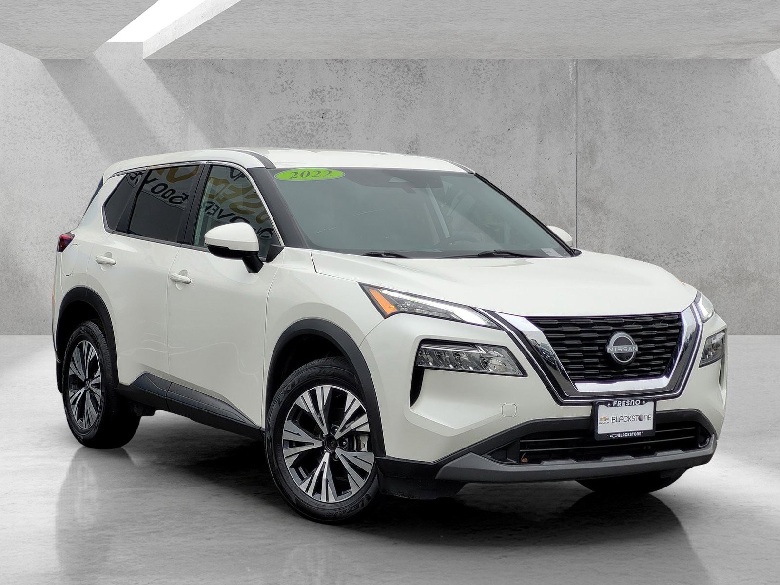 Used 2022 Nissan Rogue SV FWD image 1