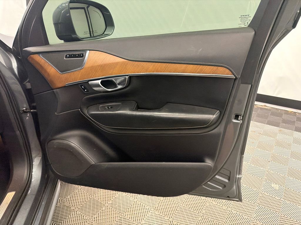 Used 2018 Volvo XC90 T6 Inscription w/ Convenience Package image 16