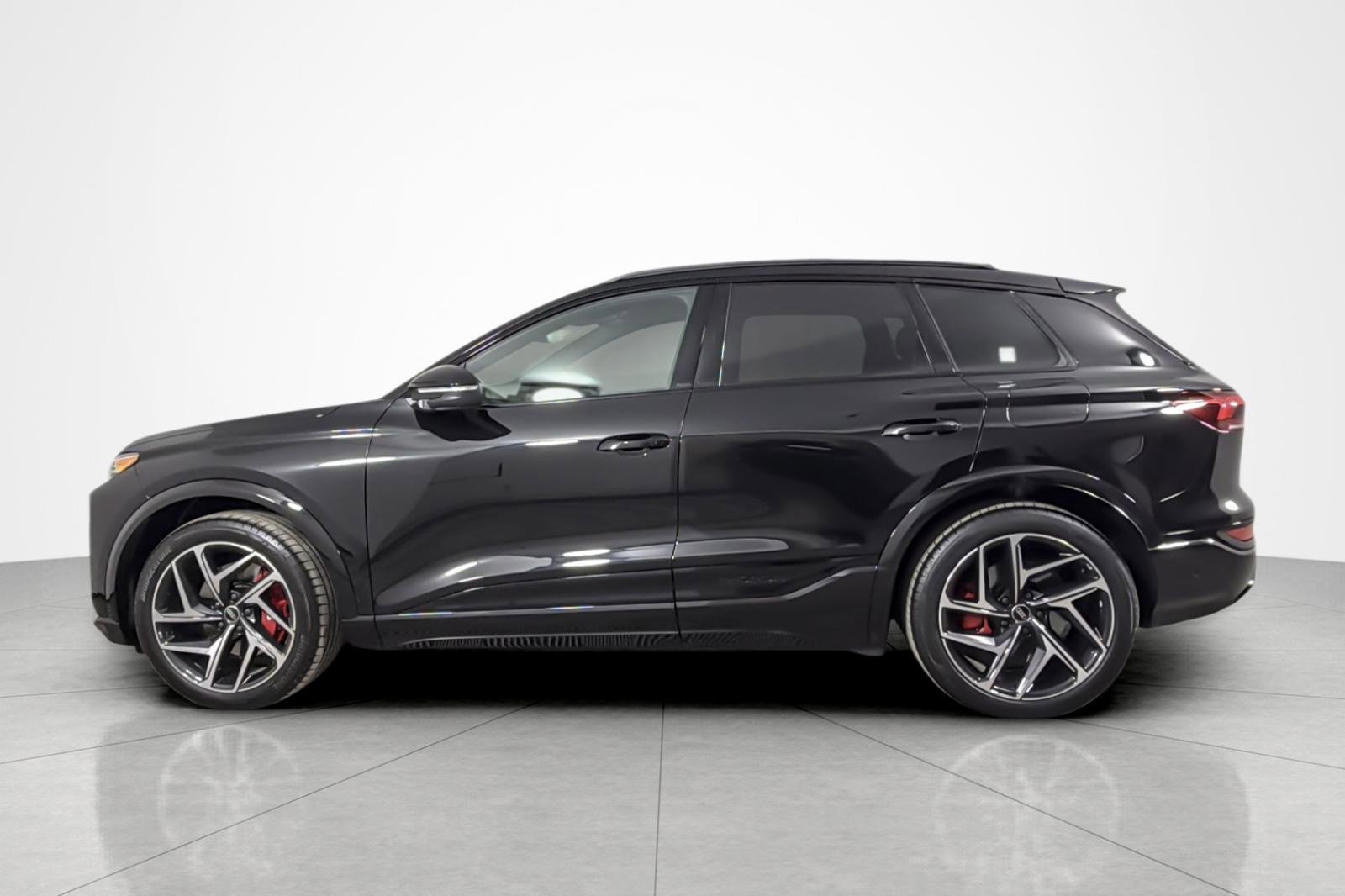 Certified 2025 Audi SQ6 e-tron Prestige w/ 21" Black Optic Wheel Package video 2