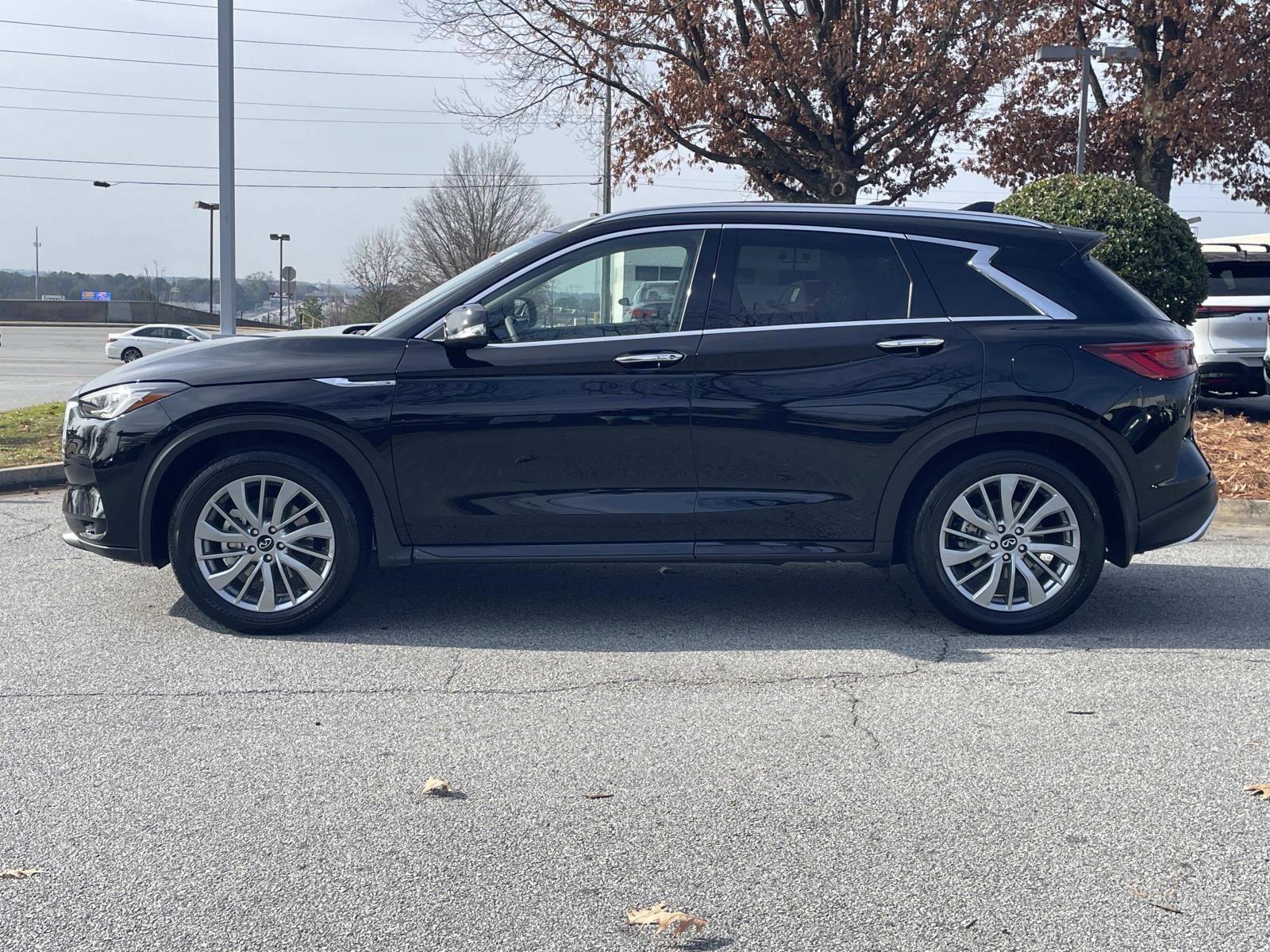 Certified 2025 INFINITI QX50 Luxe AWD/4WD image 2