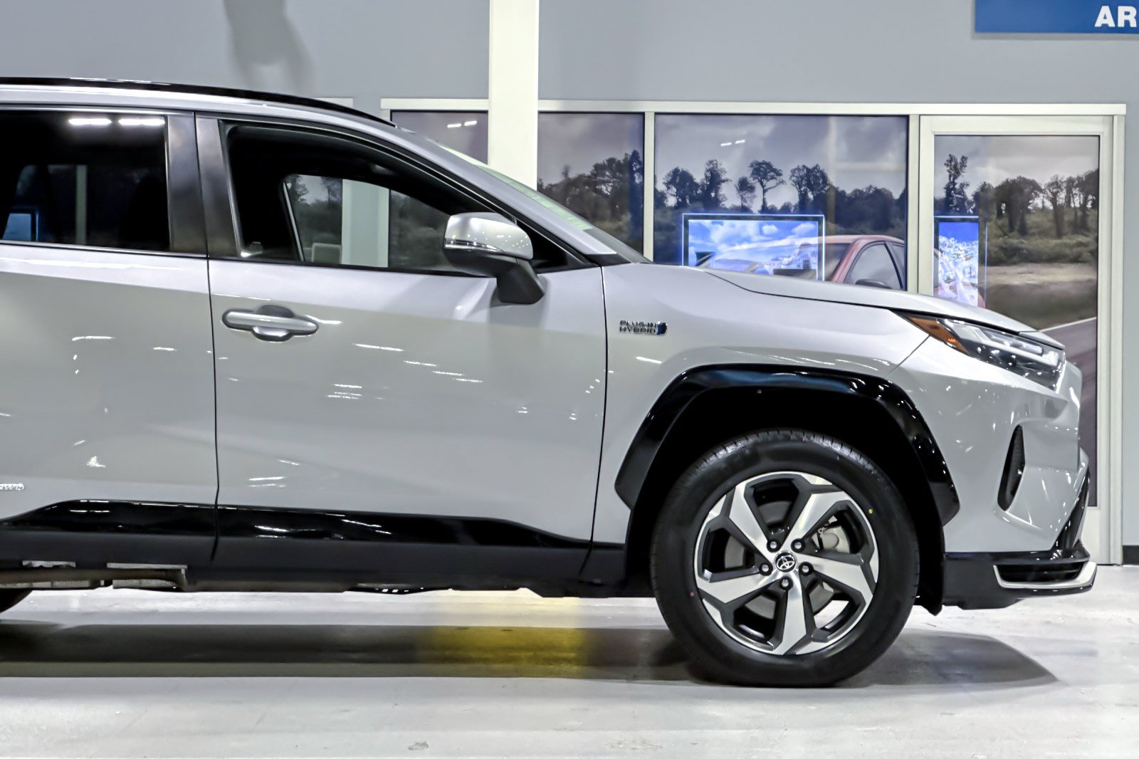 Used 2022 Toyota RAV4 SE w/ Weather & Moonroof Package AWD/4WD image 34
