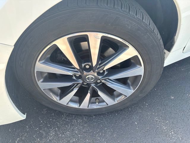 Used 2017 Nissan Altima 2.5 SV w/ Convenience Package FWD image 11