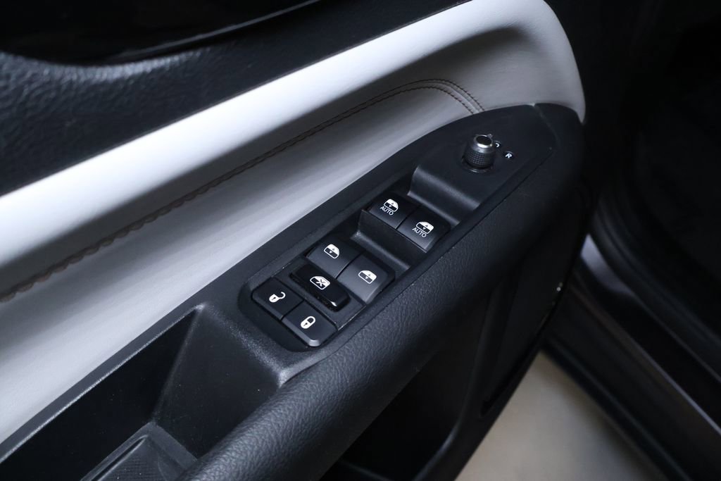 Used 2023 Jeep Compass Limited image 14