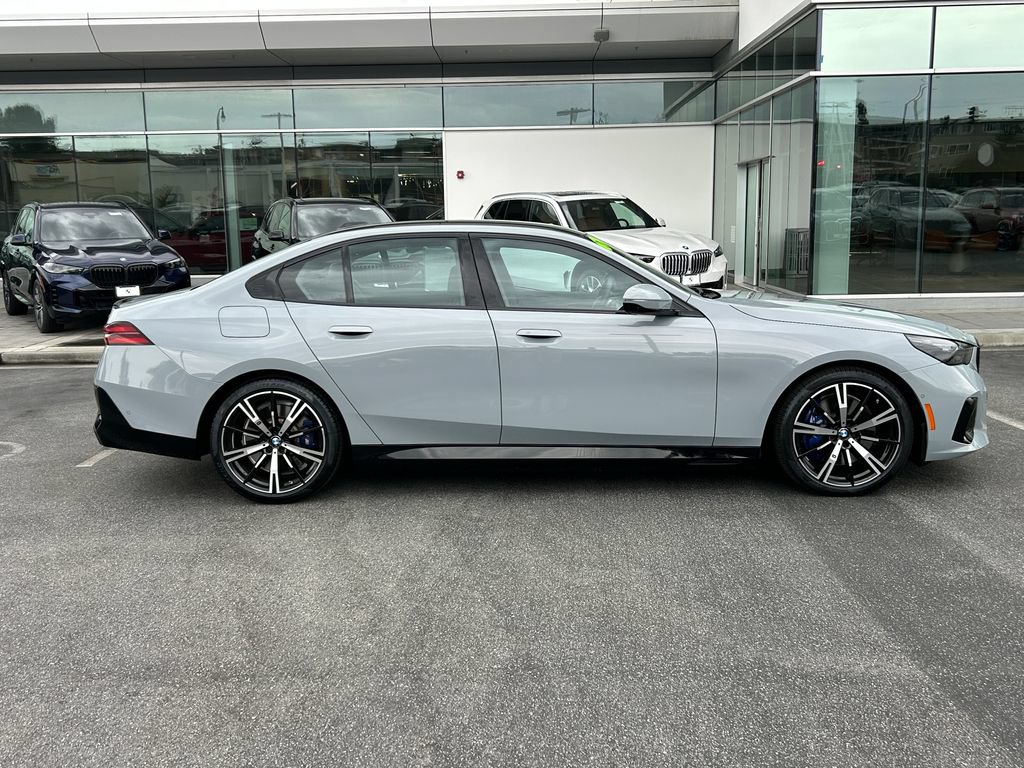 Used 2026 BMW 550e xDrive AWD/4WD image 6