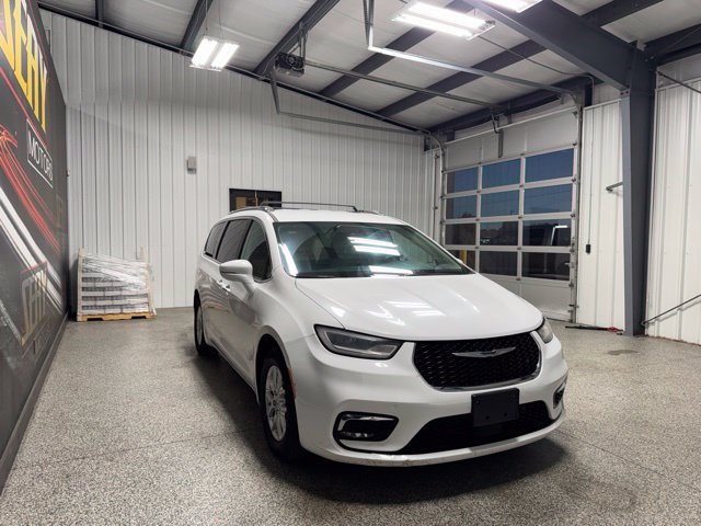 Used 2021 Chrysler Pacifica Touring-L FWD image 17