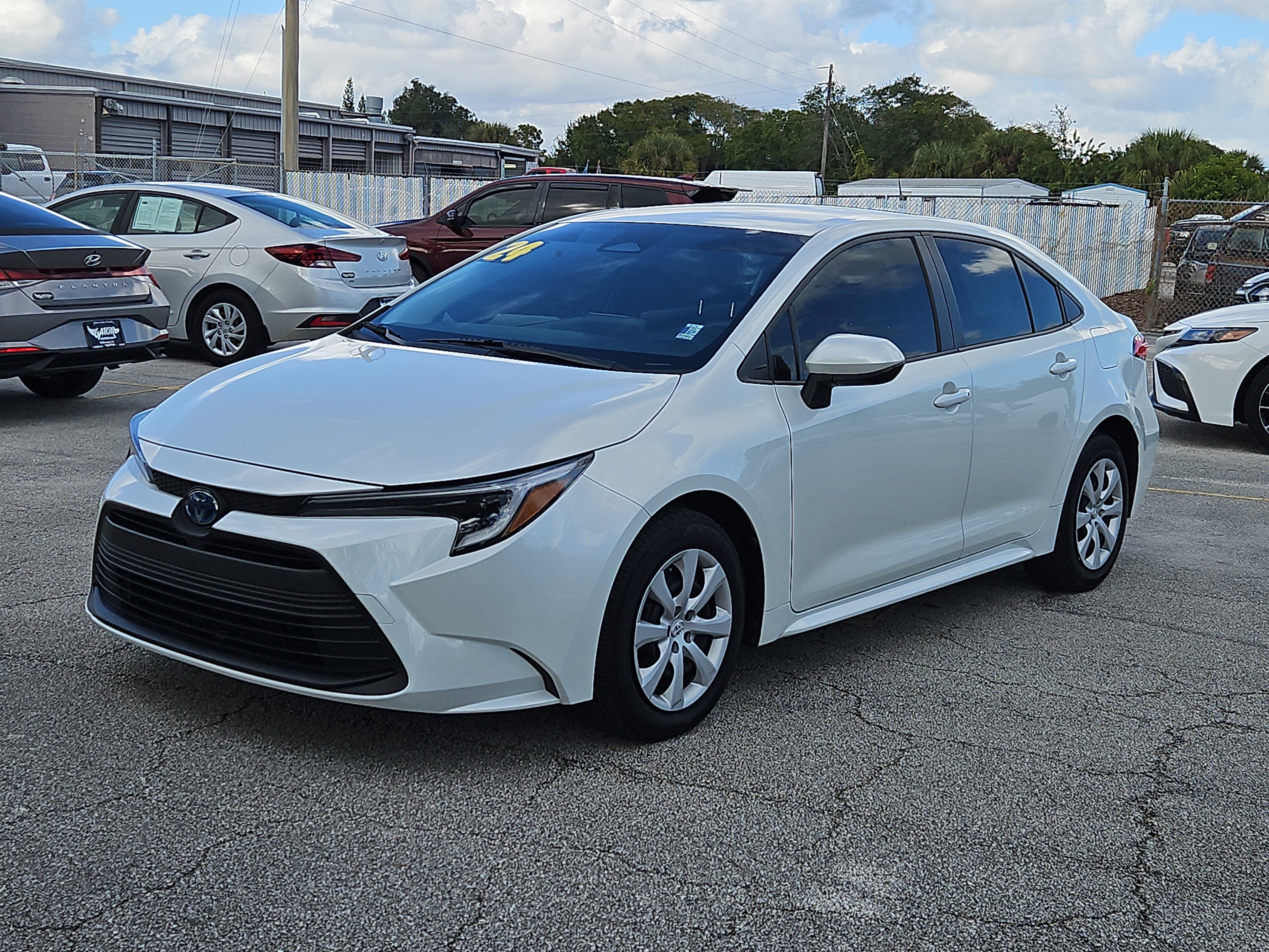 Used 2024 Toyota Corolla LE FWD image 2