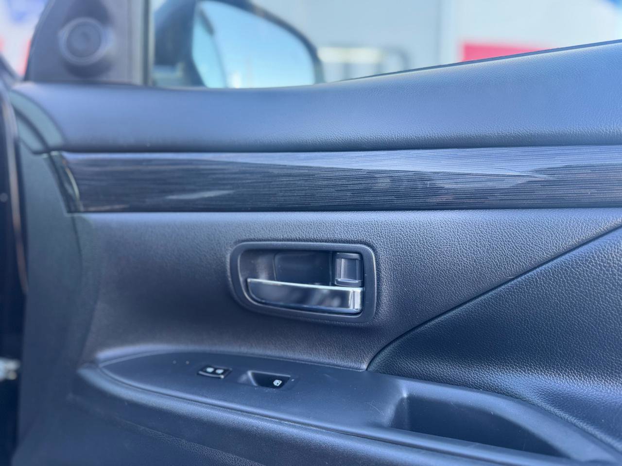 Used 2018 Mitsubishi Outlander SE image 40