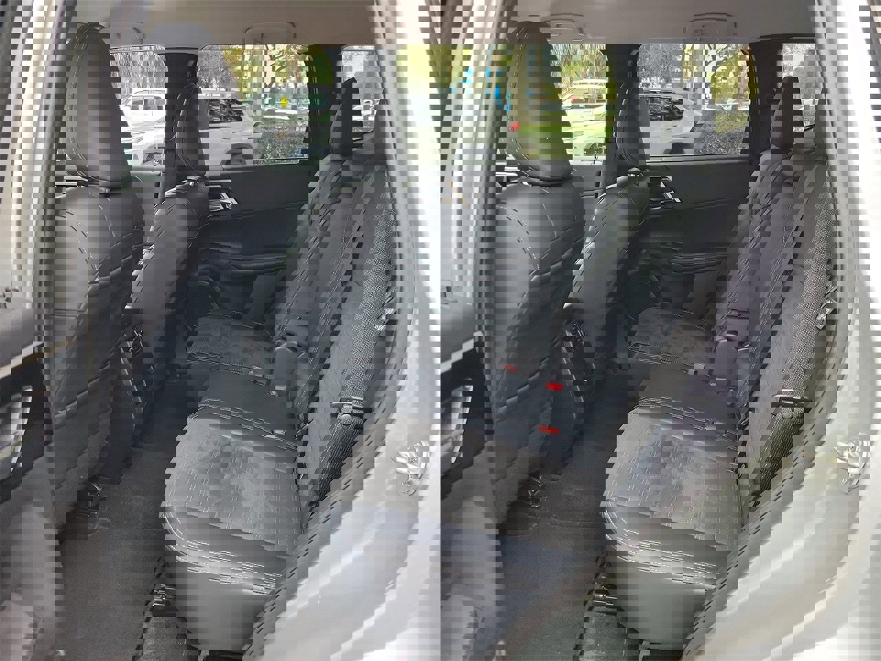 Used 2024 Mitsubishi Outlander SE image 11