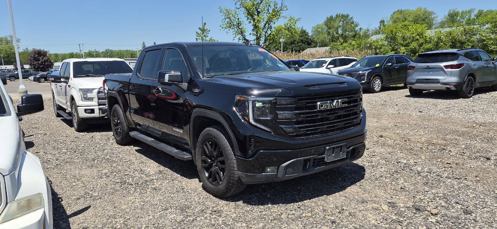 Used 2024 GMC Sierra 1500 Elevation w/ Elevation Premium Package AWD/4WD image 2