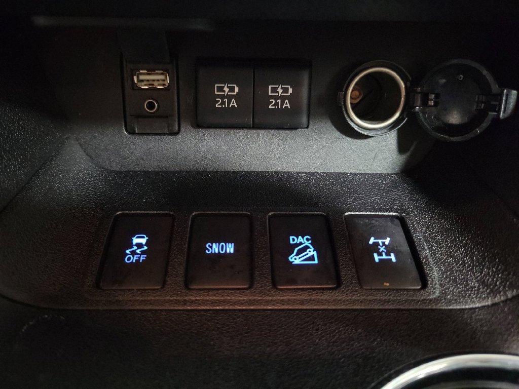 Used 2017 Toyota Highlander XLE AWD/4WD image 18