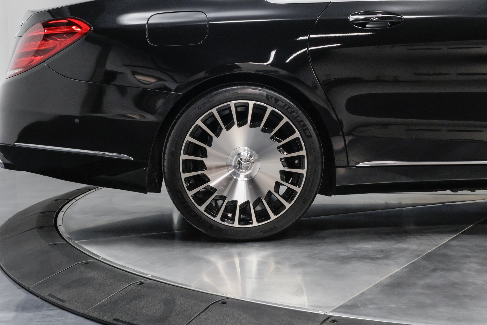 Used 2019 Mercedes-Benz Maybach S 560 4MATIC image 18