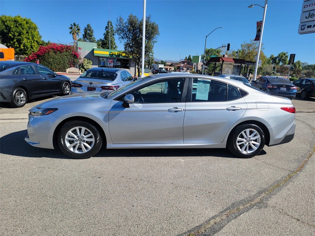 Used 2025 Toyota Camry LE image 9