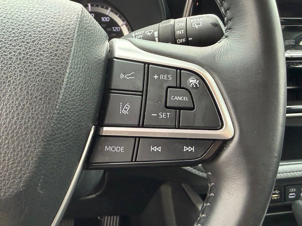 Used 2024 Toyota Highlander LE image 22