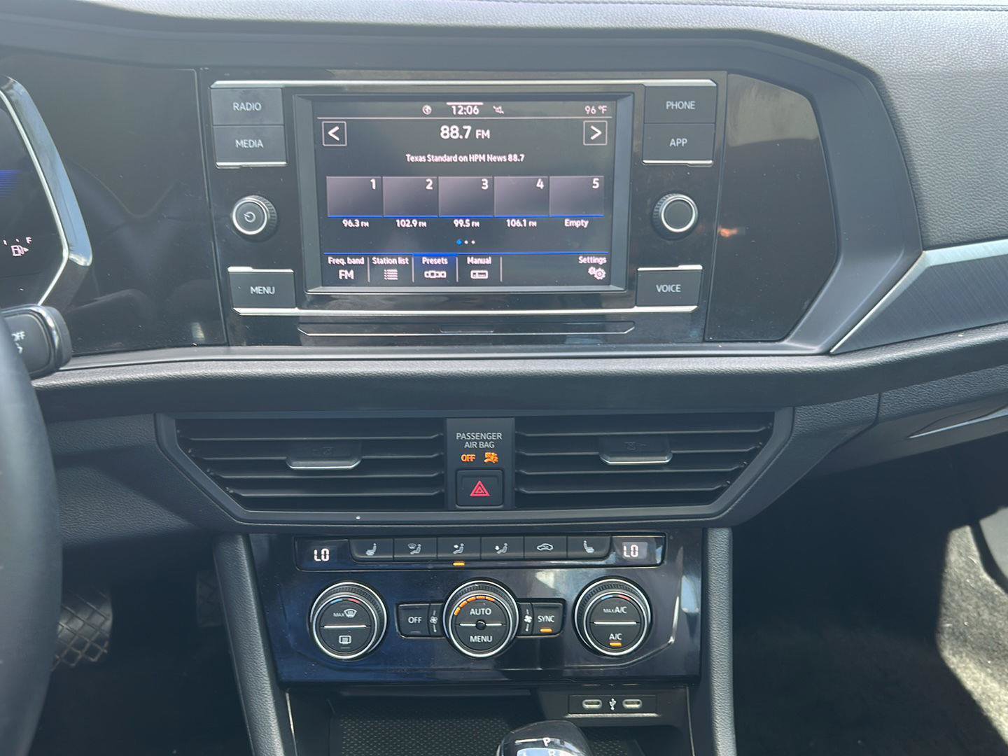 Used 2023 Volkswagen Jetta SE FWD image 8