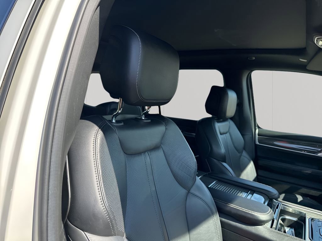 Used 2022 Jeep Wagoneer Series III w/ Premium Group I image 16